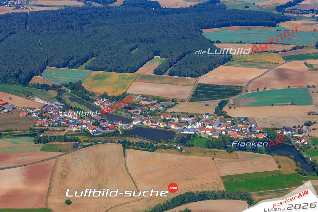 Die Luftaufnahme Oberkoest - Burgebrach wurde vom UL-Flugzeug (keine Drohne) aus fotografiert.Hohe Druck- Auflösung-die Geschenkidee!