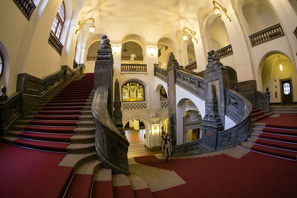 Foto: Leipzig - Schnecken am Neuen Rathaus - Treppenhaus | Das Team hinter BILDLEXIKON LEIPZIG bündelt historische wie aktuelle Informationen über die Stadt Leipzig in Text und Bild auf einer Plattform und stellt diese der interessierten Öffentlichkeit zur Verfügung.