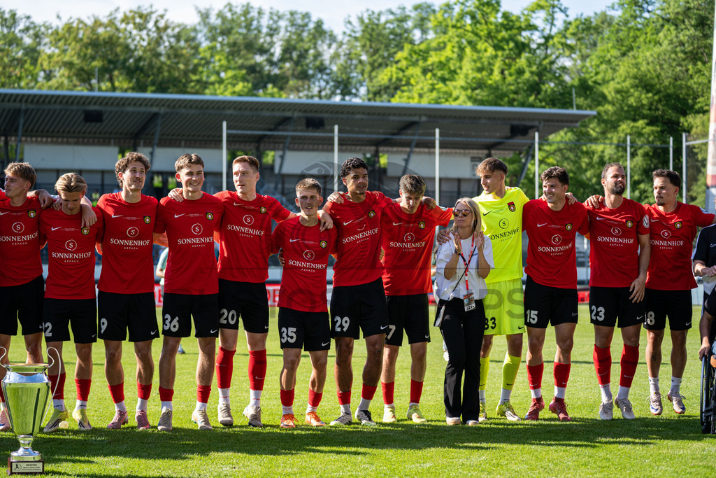 Stuttgarter Kickers vs. SG Sonnenhof Großaspach, Fussball, WFV-Pokal, Finale, 23.05.2026 | Team jubelt nach Abpfiff mit Fans, Zuschauern und Verantwortlichen,Stuttgarter Kickers vs. SG Sonnenhof Großaspach, Fussball, WFV-Pokal, Finale, 23.05.2026