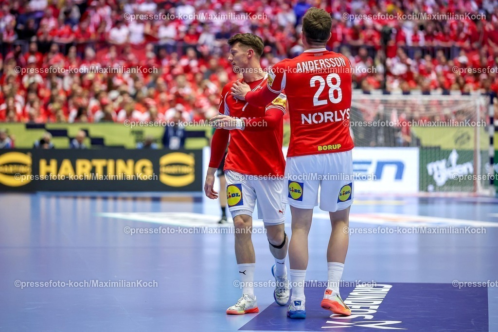 EHF20012602026 | 20.01.2026, Handball, Men's EHF EURO 2026, Dänemark - Portugal, Jyske Bank Boxen in Herning, Dänemark, Preliminary Round:  Emil Jakobsen (Denmark #07) enttäuscht Enttäuschung neben  Lasse Bredekjaer Andersson (Denmark #28) 