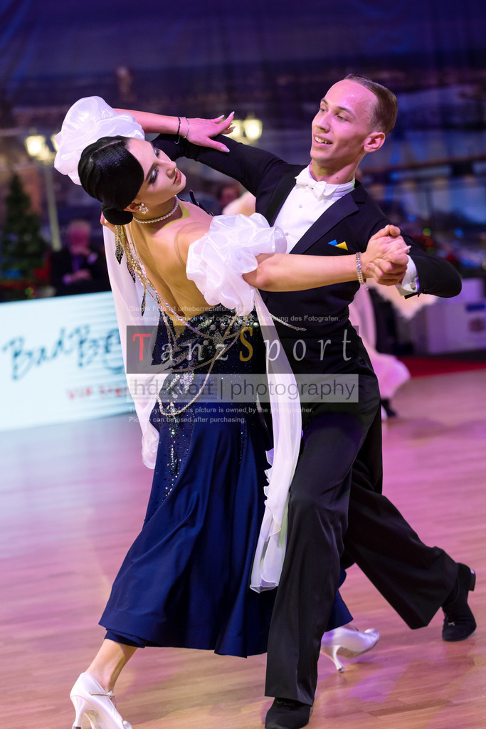 20241215_WDSF_Open_Youth_Std-Riga-9707 | Tanzsportbilder, Standardtanz, Lateintanz, WDSF, DTV, LTVB, dancecomp, goc, hessen tanzt, blaues band der spree, walzer, tango, wiener walzer, slowfox, quickstepp, samba, rumba, cha-cha-cha, paso doble. jive, hd-kroft photography, turniertanzsport
