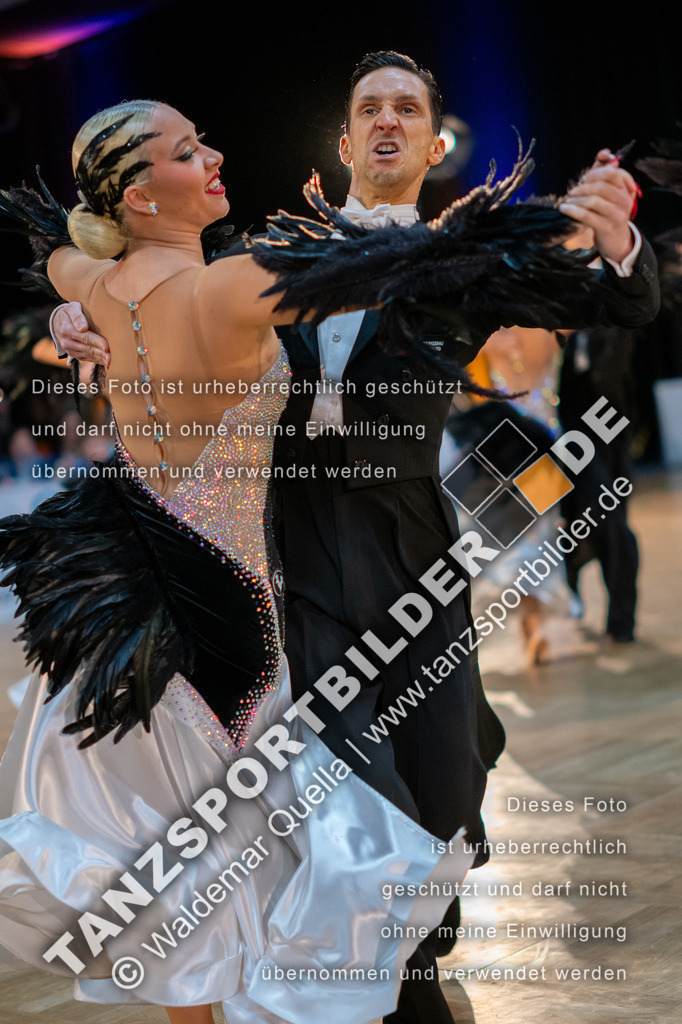 20250118-11694 | Hier finden Sie Tanz Bilder vom Latein und Standard Formationen tanzen. Sportbilder vom Tanzsport. Schöne Fotos und von Weltmeisterschaft, Europameisterschaft, Bundesliga, Regionalliga, Oberliga und Landesliga sowie von GOC Stuttgart, DanceComp, WM Bremen