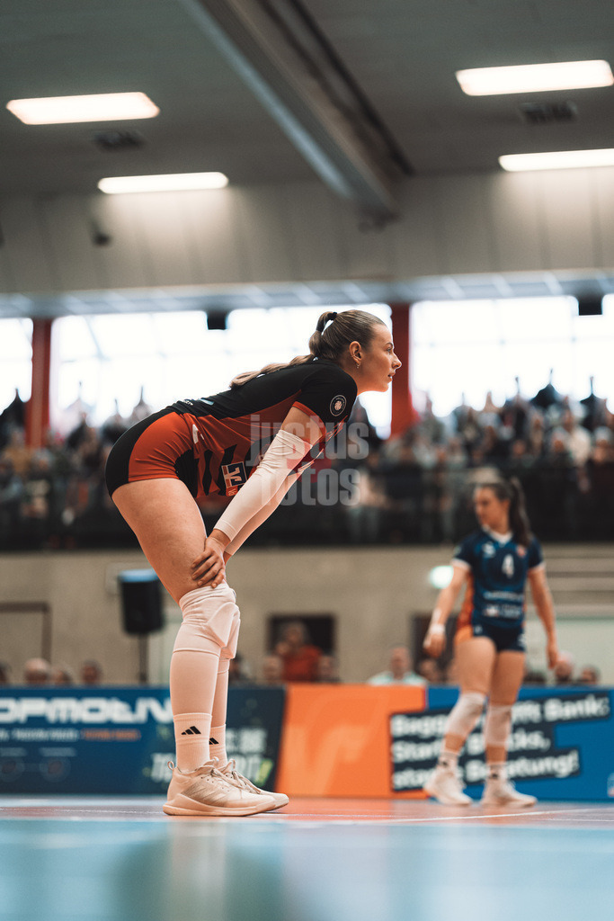 Volleyball | Frauen | Saison 2025/2026 | Volleyball Bundesliga | ETV Hamburger Volksbank Volleys vs. Schwarz-Weiß Erfurt | 15.02.2026 | Lilly Faroß (#16, ETV Hamburger Volksbank Volleys) wartet auf dem Ball