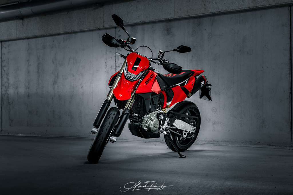 Hypermotard 698 Mono | Entdecken Sie die faszinierende Welt von Alexander Tschuncky Arts: Kreative Fotografie, atemberaubende Automobilkunst und hochwertiger Bilderdruck. Lassen Sie sich inspirieren! - Realisiert mit Pictrs.com