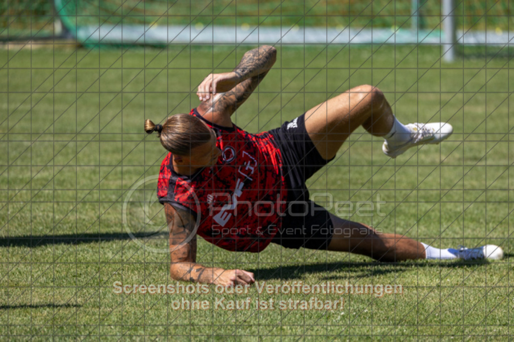 20250629_110957_1684 | #,1.Göppinger SV, Fussball, Oberliga BW - Trainingsauftakt, Saison 2025/2026, Rasensportplatz Stadion SV Göppingen, Hohenstaufenstr. 116, 73033 Göppingen, 29.06.2025 - 10:30 Uhr,Foto: PhotoPeet-Sportfotografie/Peter Harich