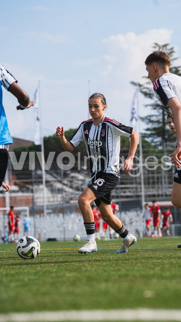 juv_lut_fmachado-0100 | Images from the Juniors B match between Juventus Academy and FC Lutry, played on 18 March 2026 in Lutry, Switzerland, featuring players, coaching staff and match action throughout the game.