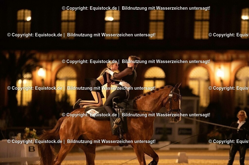 20230527_Voltigieren_NASPA_Flutlicht_1023 | equistock