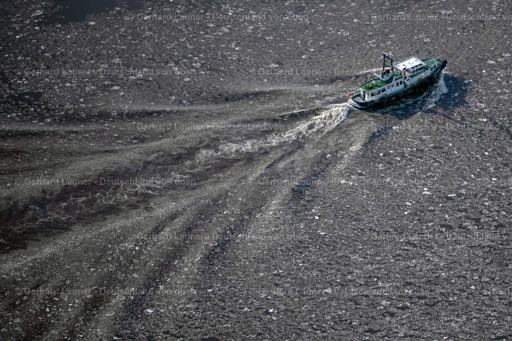 4044529 | WEDEL 14.02.2021 Schiff Lotse 2 - Spezialschiff in Fahrt auf dem Elbe - Flußverlauf in Wedel im Bundesland Schleswig-Holstein, Deutschland. // Ship Lotse 2 - specialized vessel in driving on the Elbe - course of the river in Wedel in the state Schleswig-Holstein, Germany. Foto: Gerhard Launer