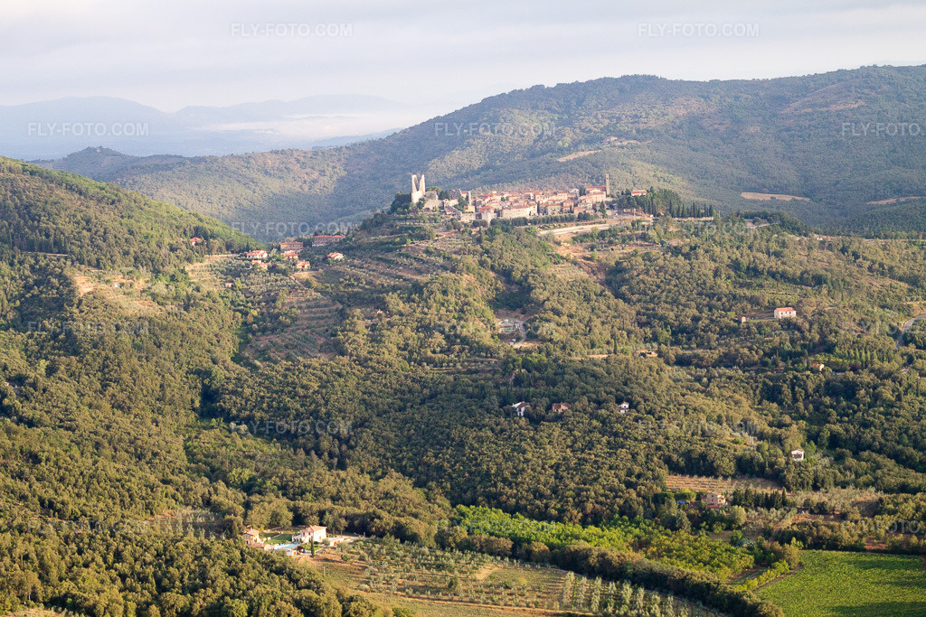 Aerial view: View of the town in Civitella in Val di Chiana in the state Arezzo, Italy.Photo: IMG_43570.jpg taken on 07/27/2011 by Werner Riehm/FLY-FOTO.comResolution of the original: 4272 x 2848 px