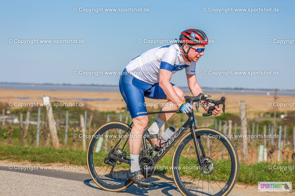 691_AR6_8274 | Neusiedlersee Radmarathon 2026@sportshot_your_pictrs #yourpictures#roadtowm2029 #nrm #neusiedlerseeradmarathon #neusiedlersee #neusiedlerseetourismus #burgenland #mörbisch #nrm26 #burgenlandtourismus #voglundco #poweredbyburgenlandtourismus #radsport #rad #marathon #ucigranfondo #visitburgenland #ucigranfondoworldseries