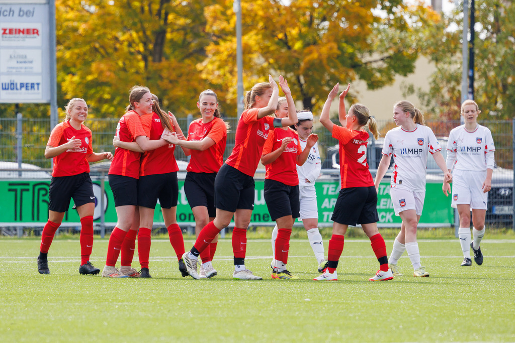 FCHHÜT_251003_5841 | 1.FC Heidenheim 1846 II vs. TSV Hüttlingen, Fußball, Frauen, Bezirkspokal, 2025/2026, 1.Runde, 03.10.2025 in Mergelstetten, Sportplatz 2(Foto: Michael Bulling) - Realisiert mit Pictrs.com