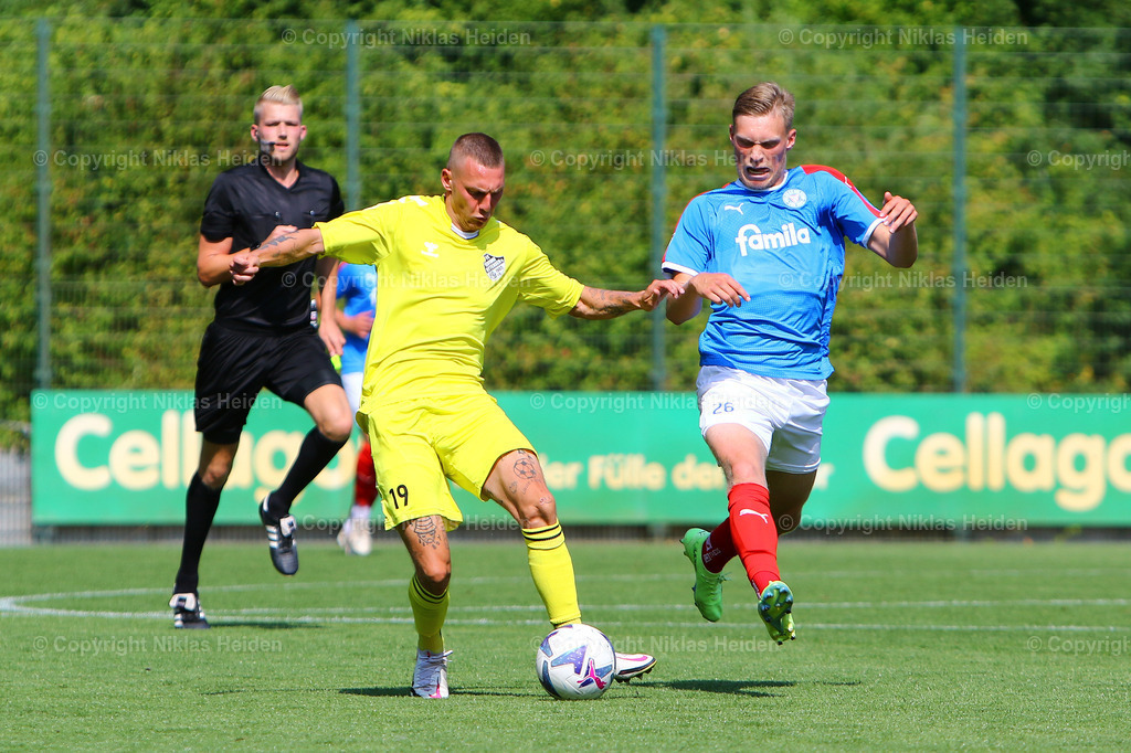 NH_HolsteinKielU23_Teutonia05_RegionalligaNord | #26 Jonas Sterner (Holstein Kiel U23), #19 Fabian Istefo (Teutonia 05)