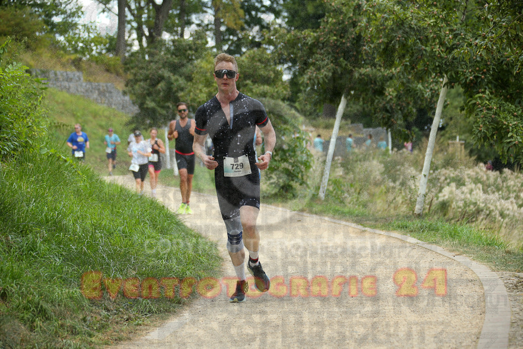 250824_1426_EX1_6199 | Sportfotografie im Rhein-Sieg Kreis, Köln, Bonn, NRW, Rheinland Pfalz, Hessen, etc. Unser Tätigkeitsfeld umfasst den Laufsport vom Volkslauf über den Marathon, Duathlon, Triathon bis zum Ultralauf wie Kölnpfad Ultra oder Schindertrail.