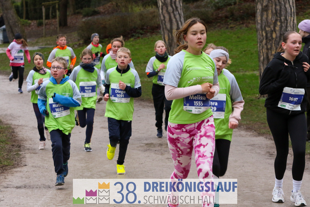 1700m Stadtwerke Jugendlauf | 3 Koenigslauf 2024 1700m Stadtwerke Jugendlauf - Realisiert mit Pictrs.com