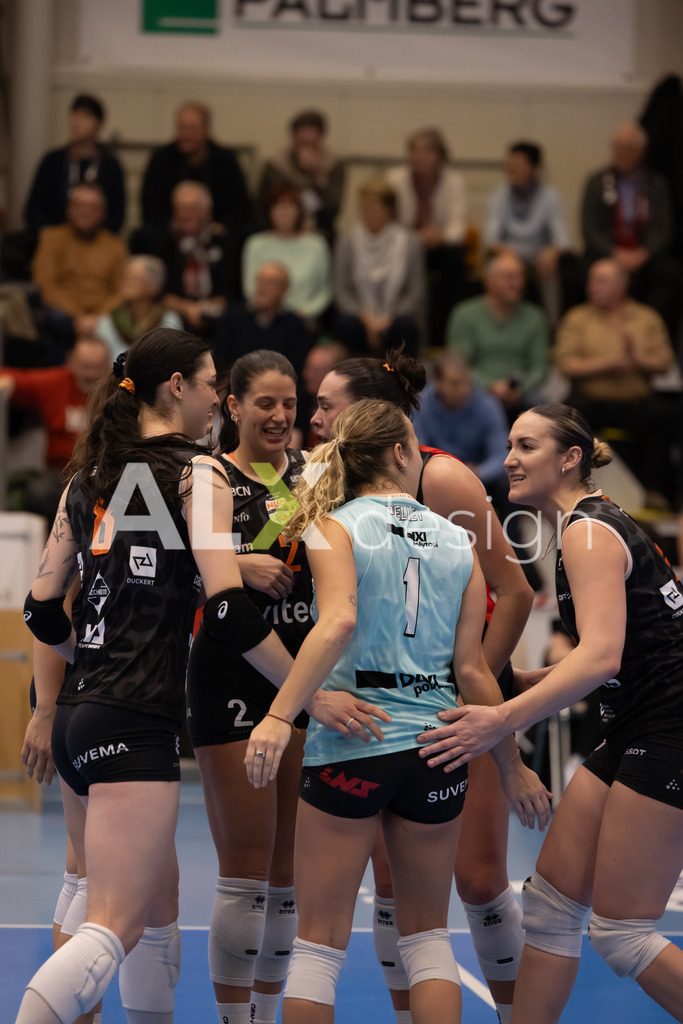 Volleyball I Frauen I Saison 2025-2026 I Volleyball NLA | Women I Round 16 I VC Kanti Schaffhausen - Viteos NUC I 31.01.2026 | Viteos NUC Spielerkreis - Realisiert mit Pictrs.com