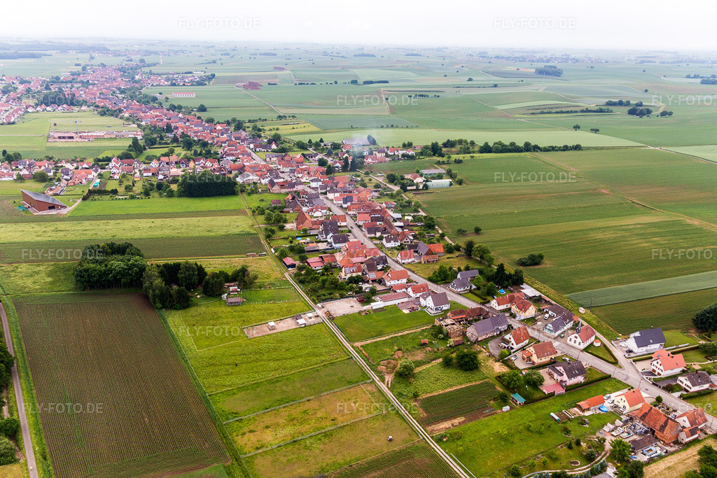 Luftbild: Längstes Dorf des Elsaß in Schleithal im Bundesland Bas-Rhin in Frankreich. Foto: IMG_100746.jpg vom 05.06.2017 durch Werner Riehm/FLY-FOTO.de