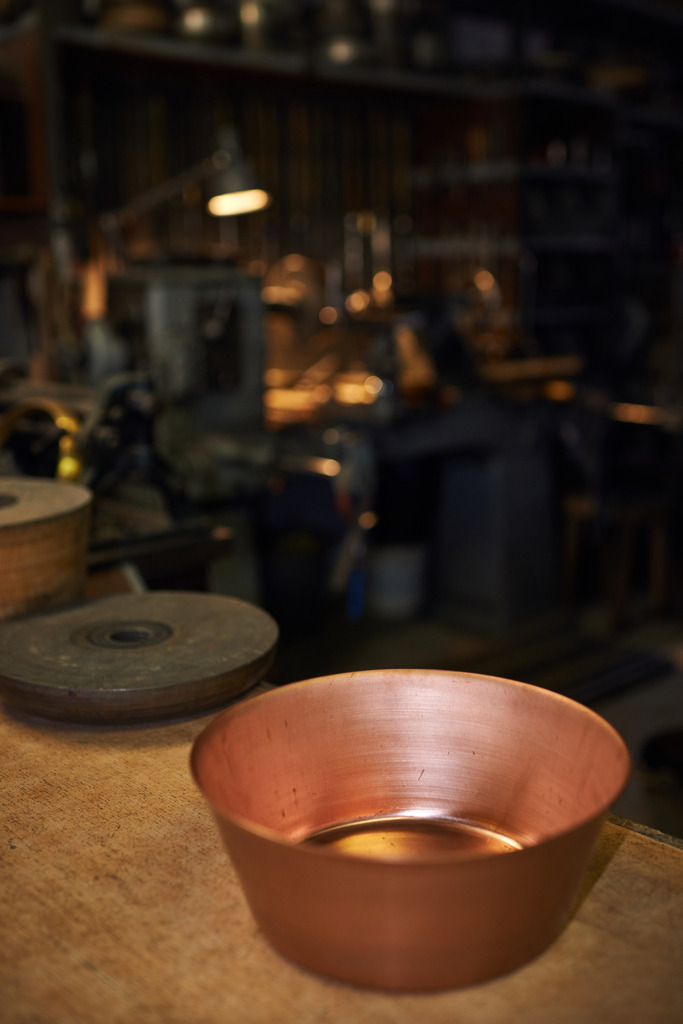 effenberger metalldruecker | Waidhofen an der Thaya, Austria - April 02, 2016: Effenberger Metalldruecker; fertig gedrückter Marmeladetopf aus Kupfer. - Realisiert mit Pictrs.com