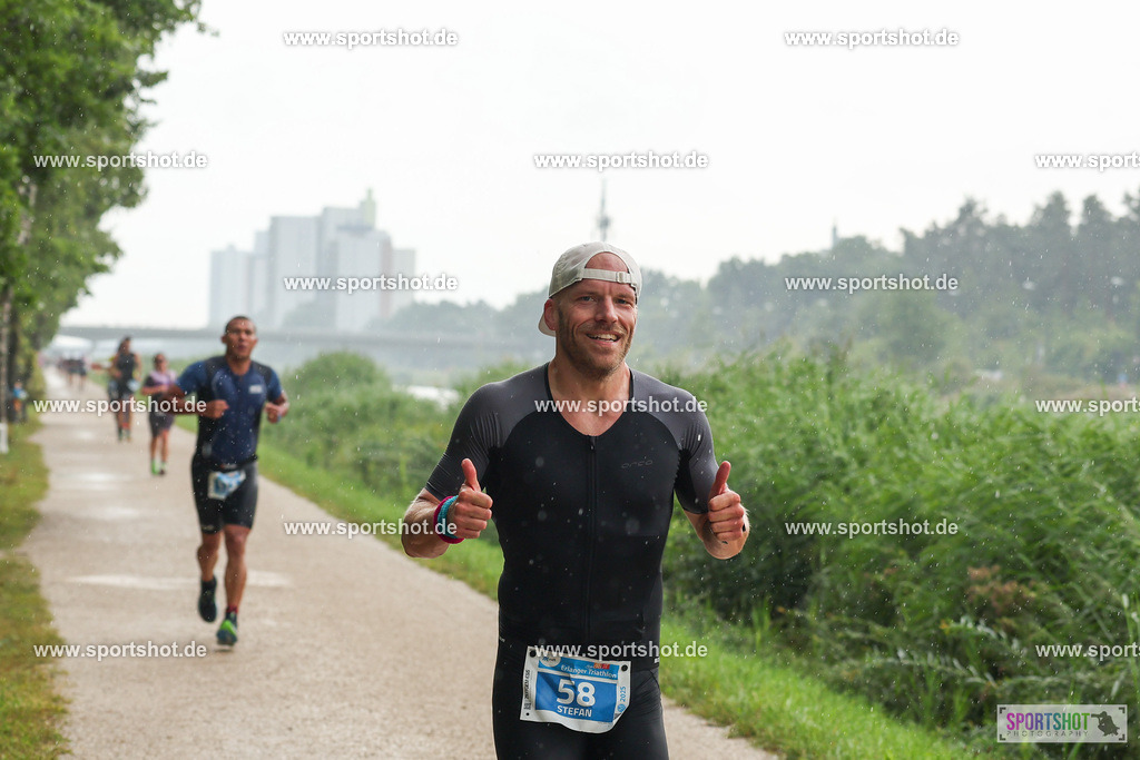 LUR_1376 | 34. M-net Erlanger Triathlon 2025 #erlangertriathlon  #mnettriathlon2025 #mnettriathlon #team #olympischedistanz #mitteldistanz #triathlon #maindonaukanal  #erlangertriathlon2025 #yourpictrs #tv1848 #tv1848erlangen  #triathlonbayern #sportinerlangen #demsportverbunden #sportshot_your_pictrs Copyright: www.sportshot.de