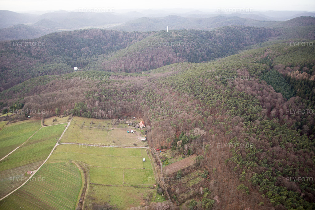 Luftbild: FeWo Saigenranch in Pleisweiler-Oberhofen im Bundesland Rheinland-Pfalz in Deutschland. Foto: IMG_085699.jpg vom 08.01.2016 durch Werner Riehm/FLY-FOTO.de