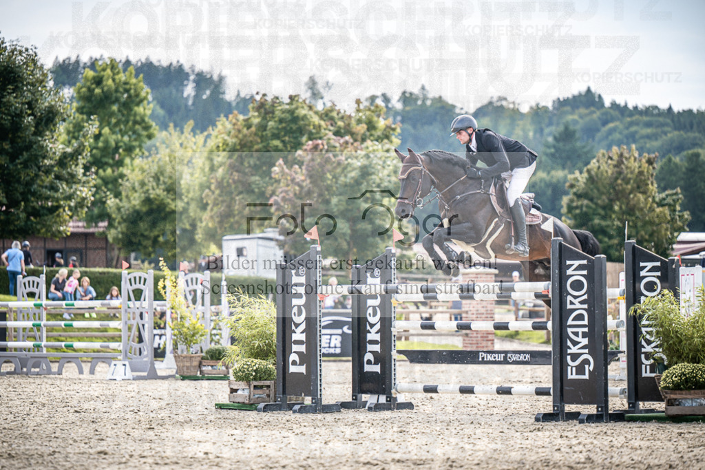 DOS_2354 | Entdecke hochwertige Reitturnierfotos von Foto Oger. Professionell, emotional und authentisch – jetzt Lieblingsmomente im Shop bestellen.Deutschlandweite Turnierfotografie. - Realisiert mit Pictrs.com
