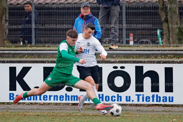 Stumpf erzielt 4 von 6 Tore | 09.11.2025 Fussball Gruppenliga Darmstadt Herren SC Viktoria Griesheim - SV Fürth (6:0) v. li. Nicolas Boehmer (6 Fürth) Heinrich Ludwig (17 Ghm) (Foto: Peter Henrich) - Realisiert mit Pictrs.com