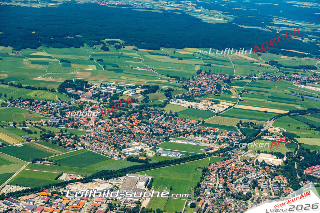 Aktuelles Luftbild von  Burggen - Die Luftaufnahme wurde 2022 mittels UL-Flugzeug erstellt ( keine Drohne ) - hochauflösende Kamera-Systeme von  Canon -Beste Qualität - Für grossformatige Ausdrucke geeignet. Die Geschenkidee !