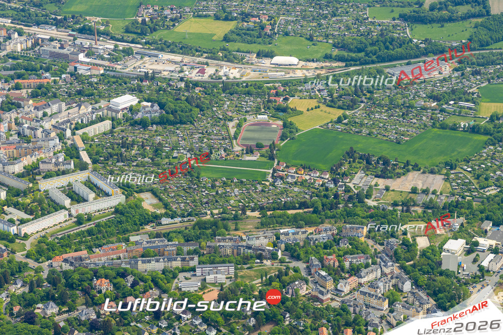 Das Luftbild der Stadt Plauen wurde 2022 vom Flugzeug heraus erstellt (keine Drohnen-Aufnahmen) Aufnahmehöhe ca.450 Meter- hohe Bildauflösung und Druck-Qualität. Garantiert!