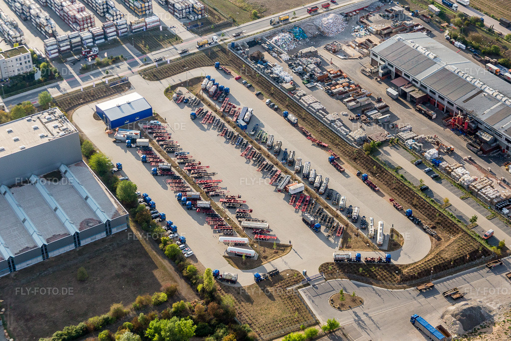 Luftbild: Logistikzentrum auf dem Gelände der Spedition Kube & Kubenz im Industriegebiet Im Langgewann in Worms im Bundesland Rheinland-Pfalz in Deutschland. Foto: IMG_084403.jpg vom 02.09.2015 durch Werner Riehm/FLY-FOTO.de