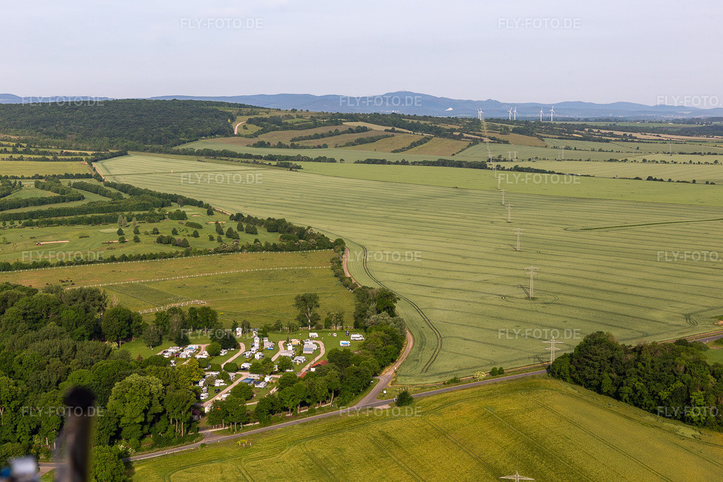 Luftbild: Camping Drei Gleichen im Ortsteil Mühlberg in Drei Gleichen im Bundesland Thüringen in Deutschland. Foto: IMG_007694.jpg vom 15.06.2021 durch Werner Riehm/FLY-FOTO.de