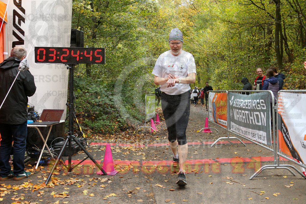 251026_1326_EX1_3478 | Sportfotografie im Rhein-Sieg Kreis, Köln, Bonn, NRW, Rheinland Pfalz, Hessen, etc. Unser Tätigkeitsfeld umfasst den Laufsport vom Volkslauf über den Marathon, Duathlon, Triathon bis zum Ultralauf wie Kölnpfad Ultra oder Schindertrail.