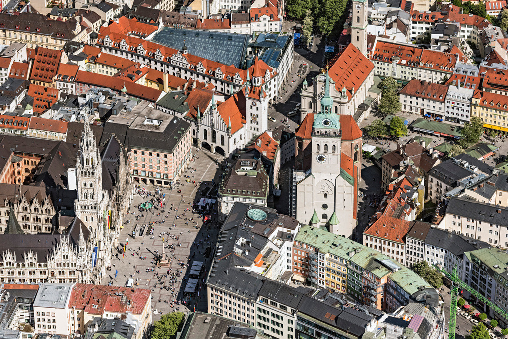 dr__dsc9157.jpg | MüNCHEN 07.05.2018 Platz- Ensemble Marienplatz am Rathaus im Innenstadt- Zentrum in München im Bundesland Bayern, Deutschland. // Ensemble space Marienplatz on Town Hall in the inner city center in Munich in the state Bavaria, Germany. Foto: Daniel Reiter