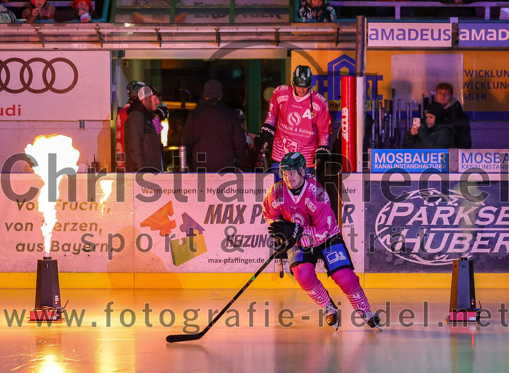 2025-10-28_003_TSV_Erding_gegen_Toelzer_Loewen | Erding, Deutschland, 28.10.2025:Eishockey, Oberliga Süd 2025 / 2026, 13. Spieltag, TSV Erding gegen Tölzer Löwen, Endergebnis: 2:5Jesse Kauhanen (Erding Gladiators, #4)Foto: Christian Riedel / fotografie-riedel.net