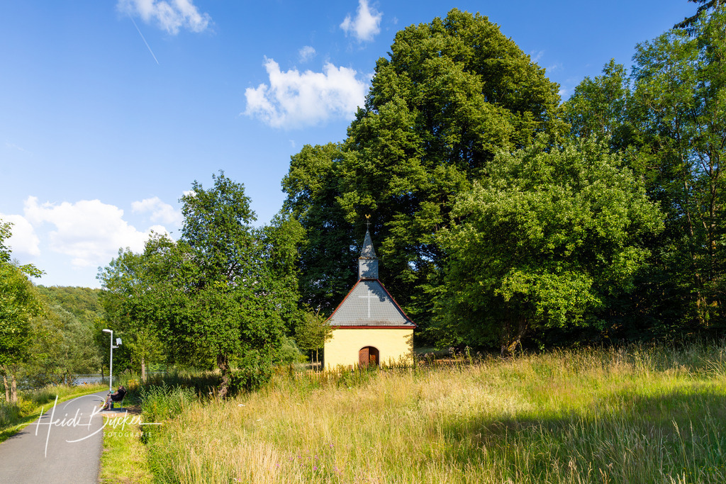 Valentinskapelle | Valentinskapelle am Vorstaubecken des Biggesees - Realisiert mit Pictrs.com