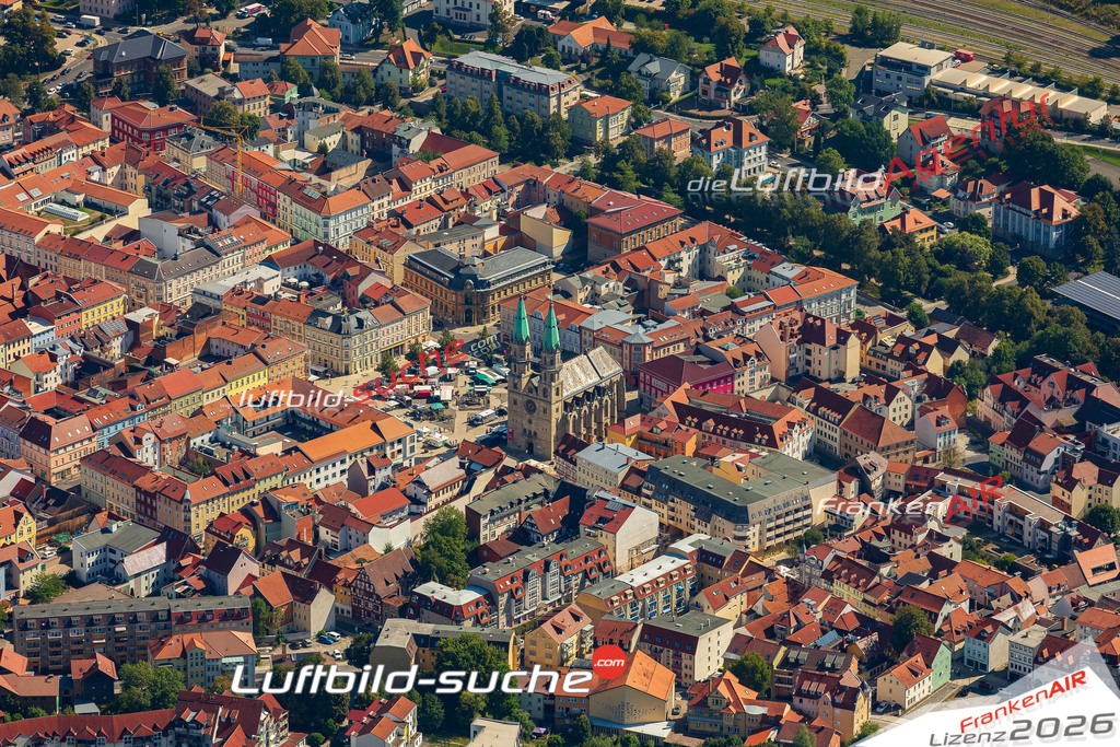 Marktplatz Meiningen Bild- Das Luftbild wurde 2025 vom UL-Flugzeug heraus erstellt ( keine Drohne bzw. Drohnenaufnahme ) - Hochauflösende Luftaufnahme -Nicht vergleichbar mit Google Maps oder Satelittenbilder- Die Geschenkidee !Mit Lizenz und Bildrechte bestellbar - CC