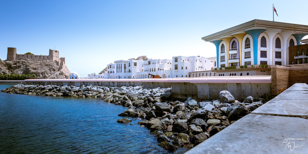 Qasr al-ʿAlam, Al-Alam Palast, Sultans-Palast | Herzlich willkommen auf meiner Seite! Ich bin Elke Wallnisch, Deine Fotografin für lichtstarke Momente. Der Name steht für alles, was mich mit der Fotografie verbindet: Das Licht und seine machtvolle Wirkung auf eine Situation oder unsere Stimmung - Realisiert mit Pictrs.com