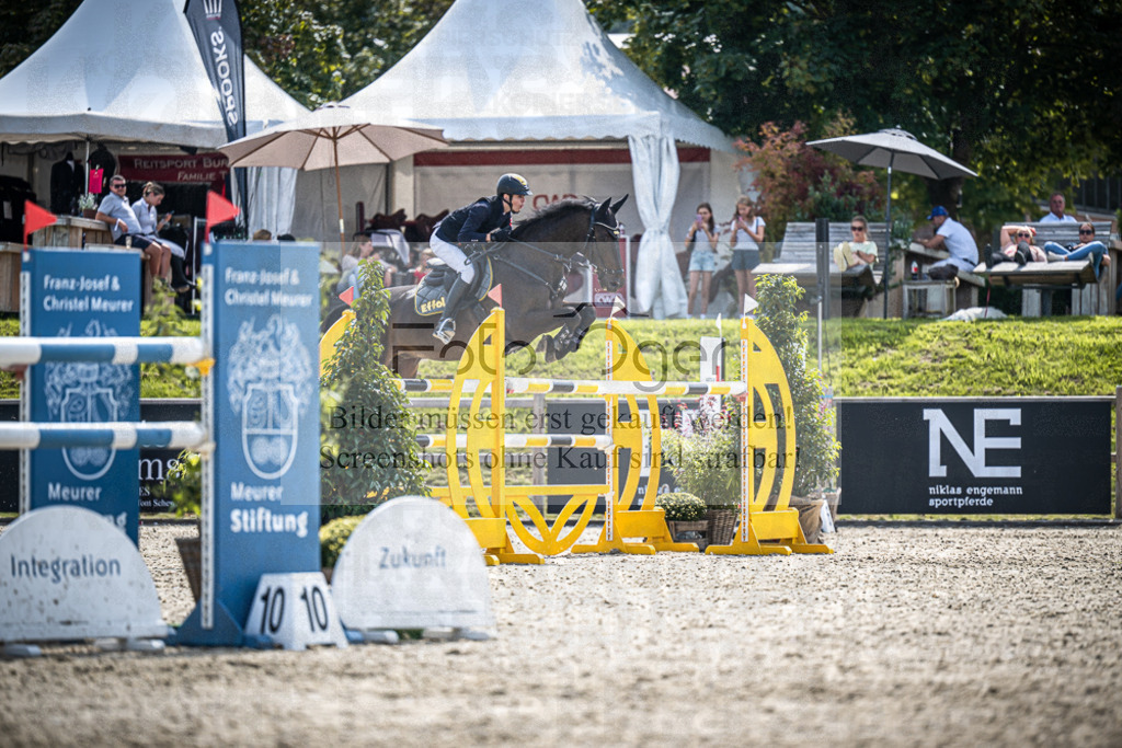 DOS_8114 | Entdecke hochwertige Reitturnierfotos von Foto Oger. Professionell, emotional und authentisch – jetzt Lieblingsmomente im Shop bestellen.Deutschlandweite Turnierfotografie. - Realisiert mit Pictrs.com