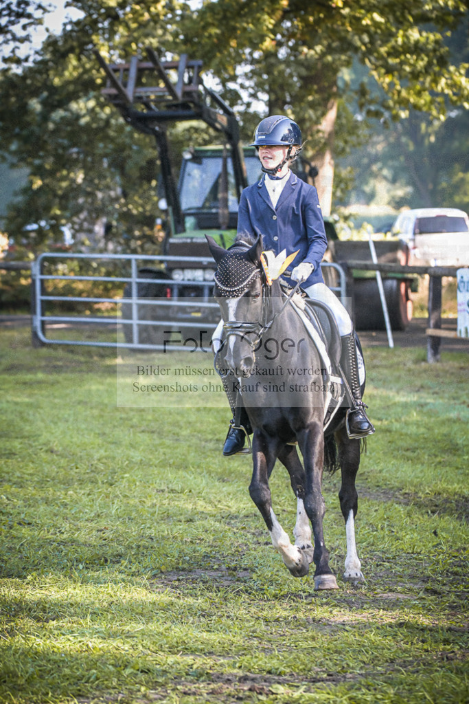 DOS_0013 | Entdecke hochwertige Reitturnierfotos von Foto Oger. Professionell, emotional und authentisch – jetzt Lieblingsmomente im Shop bestellen.Deutschlandweite Turnierfotografie. - Realisiert mit Pictrs.com
