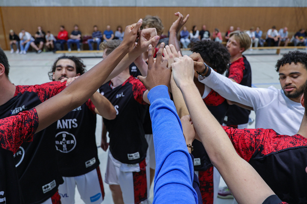 Regio Test BAYER GIANTS vs EN Baskets Schwelm-3 | Fotos von Basketballspielen aus dem Raum NRW fotografiert von Gero Mueller-Laschet und Daniel Schaefer - Realisiert mit Pictrs.com