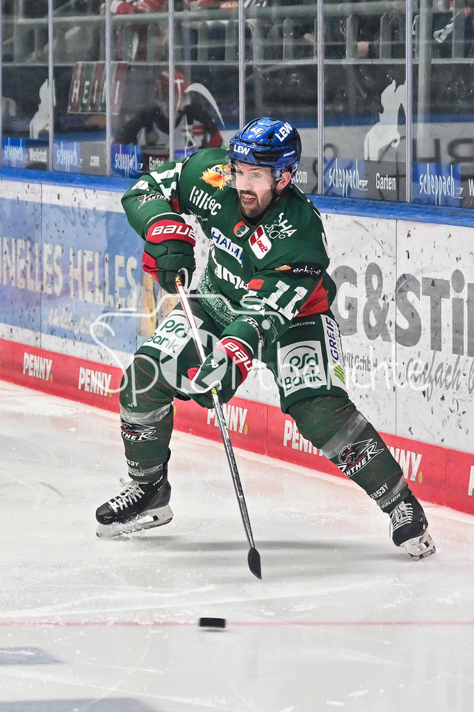 Augsburger Panther - Kölner Haie | aUGSBURG, GERMANY - 11. JANUARY: am Jason BAST (Augsburger Panther 45) / Einzelfoto / Freisteller während dem Match zwischen den Augsburger Panthern und den Kölner Haien am 39. Spieltag der penny DEL im Curt Frenzel Stadion