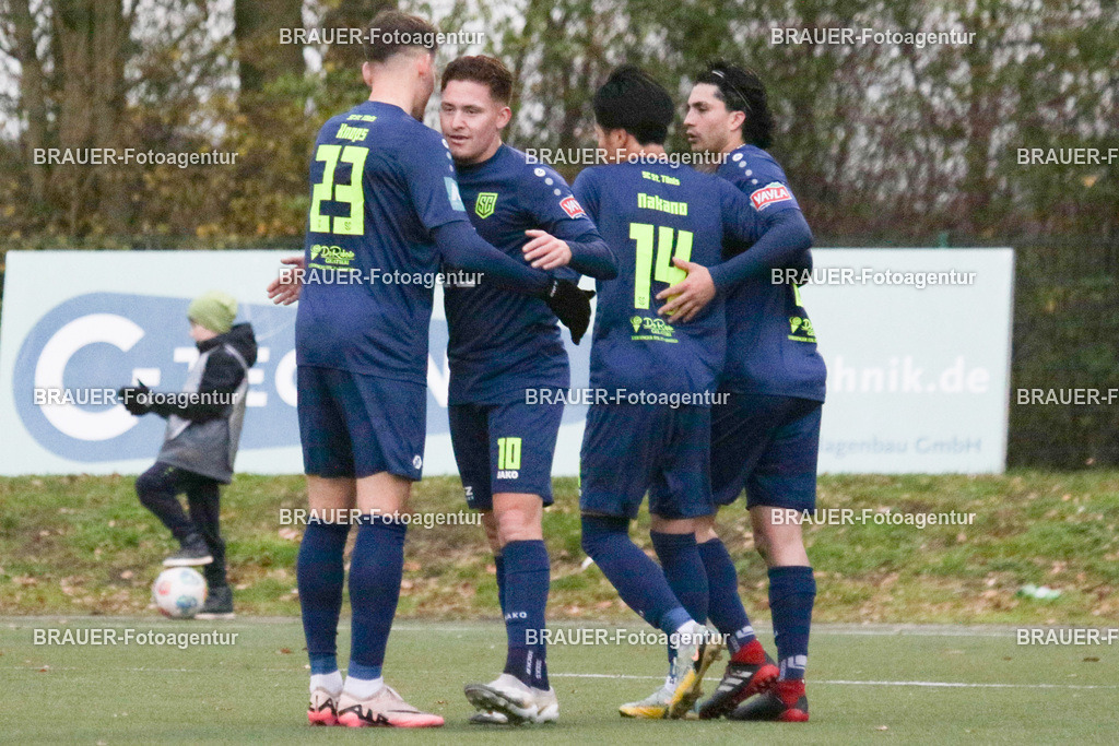 30.11.2025 SC St. Tönis - 1. FC Monheim | Tönisvorst, Deutschland, 30.11.25:  Julio Torrens (SC St. Tönis) jubelt nach seinem Tor während des Oberliga Niederrhein Spiels zwischen SC St. Tönis - 1. FC Monheim am 30. November 2025 in Tönisvorst, Deutschland. (Foto Ralph Görtz / Brauer-Fotoagentur)