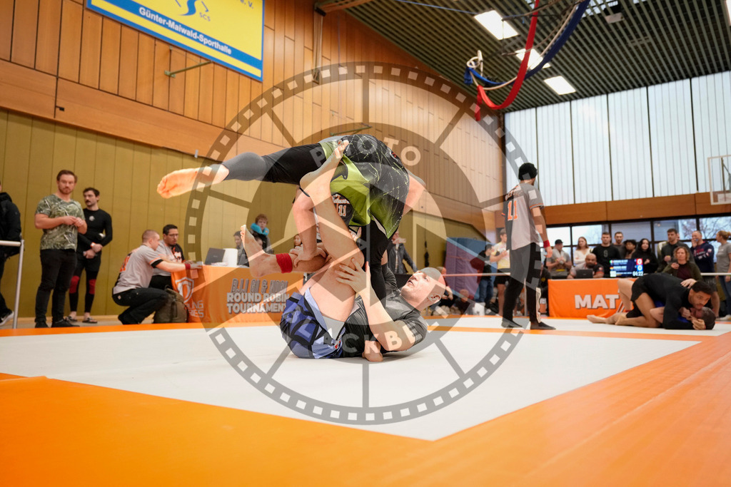 20231125PBB6806 | Fighters compete during the Grappling Industries Jiu-jitsu Championship in Berlin, Germany, on November 25, 2023.