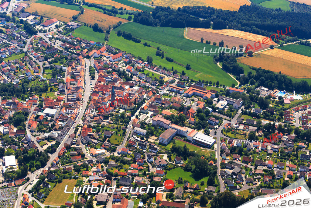 Die Luftaufnahme Steinwald-klinik - Erbendorf wurde vom UL-Flugzeug (keine Drohne) aus fotografiert.Hohe Druck- Auflösung-die Geschenkidee!