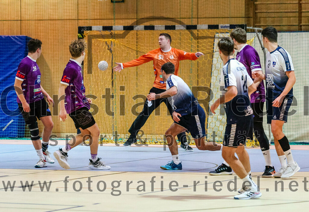 2023-11-11_036_SpVgg_Altenerding_gegen_HC_Donau-Paar | Erding, Deutschland, 11.11.2023:
Handball, Bezirksoberliga Männer 2023 / 2024, 7. Spieltag, SpVgg Altenerding gegen HC Donau/Paar, Endergebnis: 44:32

+a39+, Jabob Thees (SpVgg Altenerding, #3), Dorian Trösken (HC Donau/Paar, #2), Julian Rohrer (HC Donau/Paar, #24)

Foto: Christian Riedel / fotografie-riedel.net