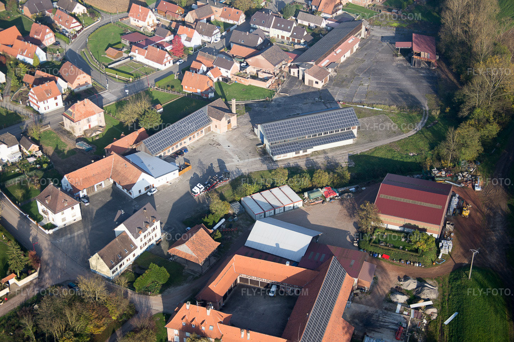 Aerial view: View of the town in Niederrœdern in the state Bas-Rhin, France.Photo: IMG_075664.jpg taken on 11/01/2014 by Werner Riehm/FLY-FOTO.comResolution of the original: 5472 x 3648 px