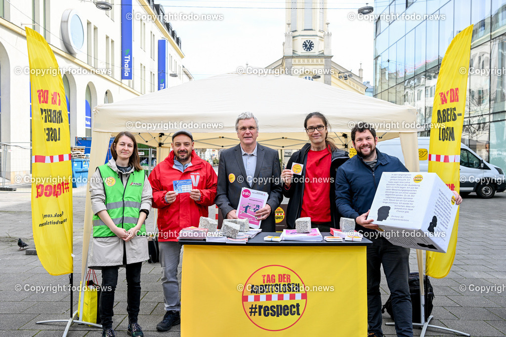 Kundgebung Tag der Arbeitslosen_ Linz_ 28.04.2023-1 | 28.04.2023, Linz, AUT, Kundgebung Tag der Arbeitslosen, im Bild Julia Mandlmayr (Augeug.at), Simon Weiß (Volkshilfe), Christian Winkler (Bischoefliche Arbeitslosenstiftung), Stefan Robbrecht-Roller (KAB Ooe), Stefan Froehlich (OeGB Ooe)