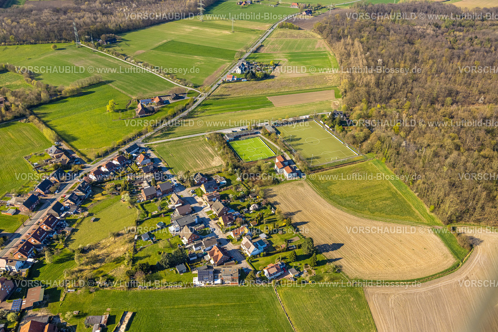 Selm250404522 | Luftbild, Wohnsiedlung Immenbrock und Fußballstadion Sportplatz Am Kohuesholz des Grün-Schwarz Cappenberg, Cappenberg, Selm, Münsterland, Nordrhein-Westfalen, Deutschland
