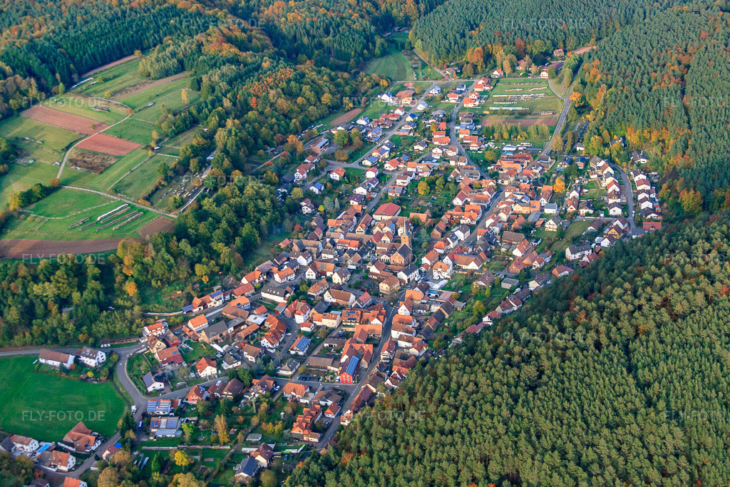 Luftbild: Ortsansicht von Südwesten in Vorderweidenthal im Bundesland Rheinland-Pfalz in Deutschland. Foto: IMG_53959.jpg vom 20.10.2012 durch Werner Riehm/FLY-FOTO.deAuflösung des Originals: 4599 x 3066 px