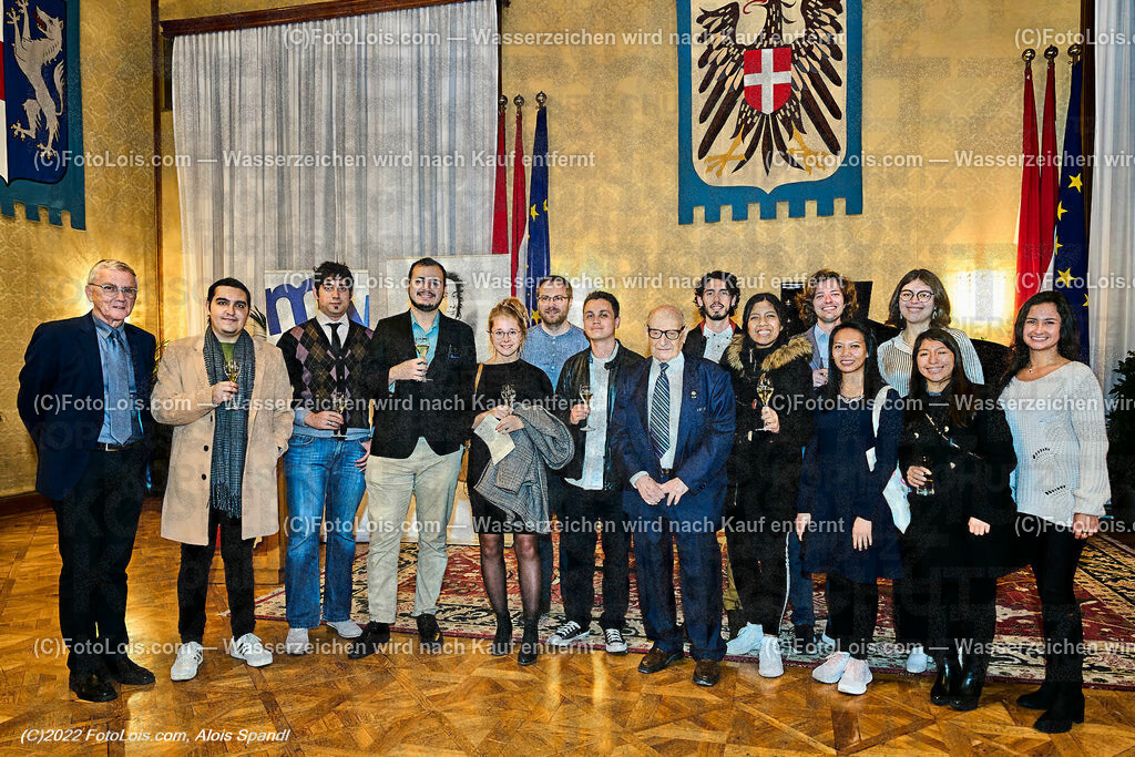 ALP3774_CHOPIN-Gesellschaft_Jubilaeum_junge Fans | (C)FotoLois.com, Alois Spandl, Festveranstaltung '70 Jahre internationale CHOPIN-Gesellschaft in Wien' mit Einladung durch den Bürgermeister der Bundeshauptstadt Wien, Dr. Michael Ludwig (vertreten durch Mag. Thomas Reindl), Wappensaal des Wiener Rathauses, Sa 29. Oktober 2022.