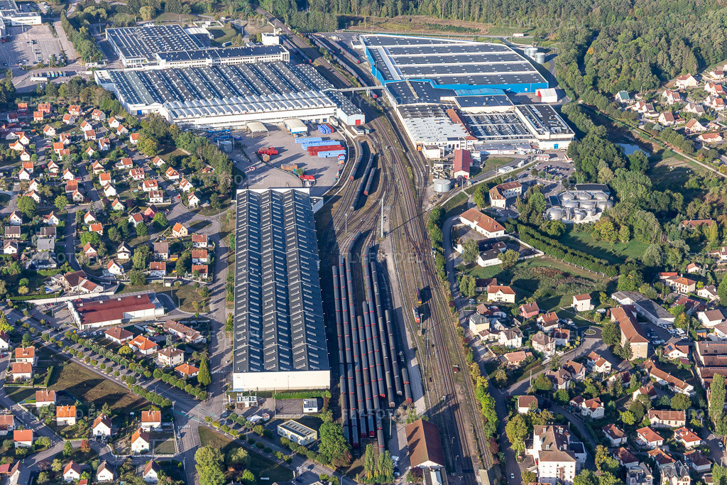 Vue aérienne: Fabricant de produits alimentaires - Locaux de l'usine Nestlé Waters Supply Est à Vittel dans le département Vosges, France. Photo: IMG_118460.jpg prise le 16/09/2019 par Werner Riehm/FLY-FOTO.eu – Résolution de l'original: 5472 x 3648 px