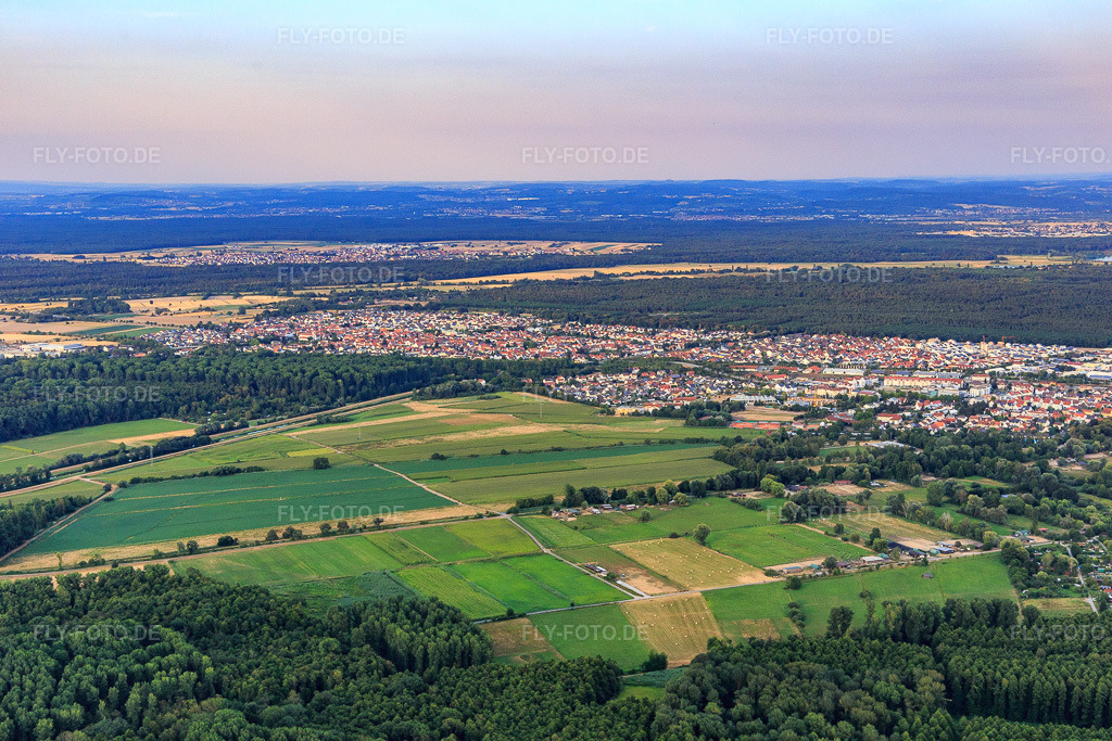 Luftbild: Wiesen und Felder zwischen Pfinz und Saalbachkanal im Ortsteil Graben in Graben-Neudorf im Bundesland Baden-Württemberg in Deutschland. Foto: IMG_109090.jpg vom 19.07.2018 durch Werner Riehm/FLY-FOTO.de